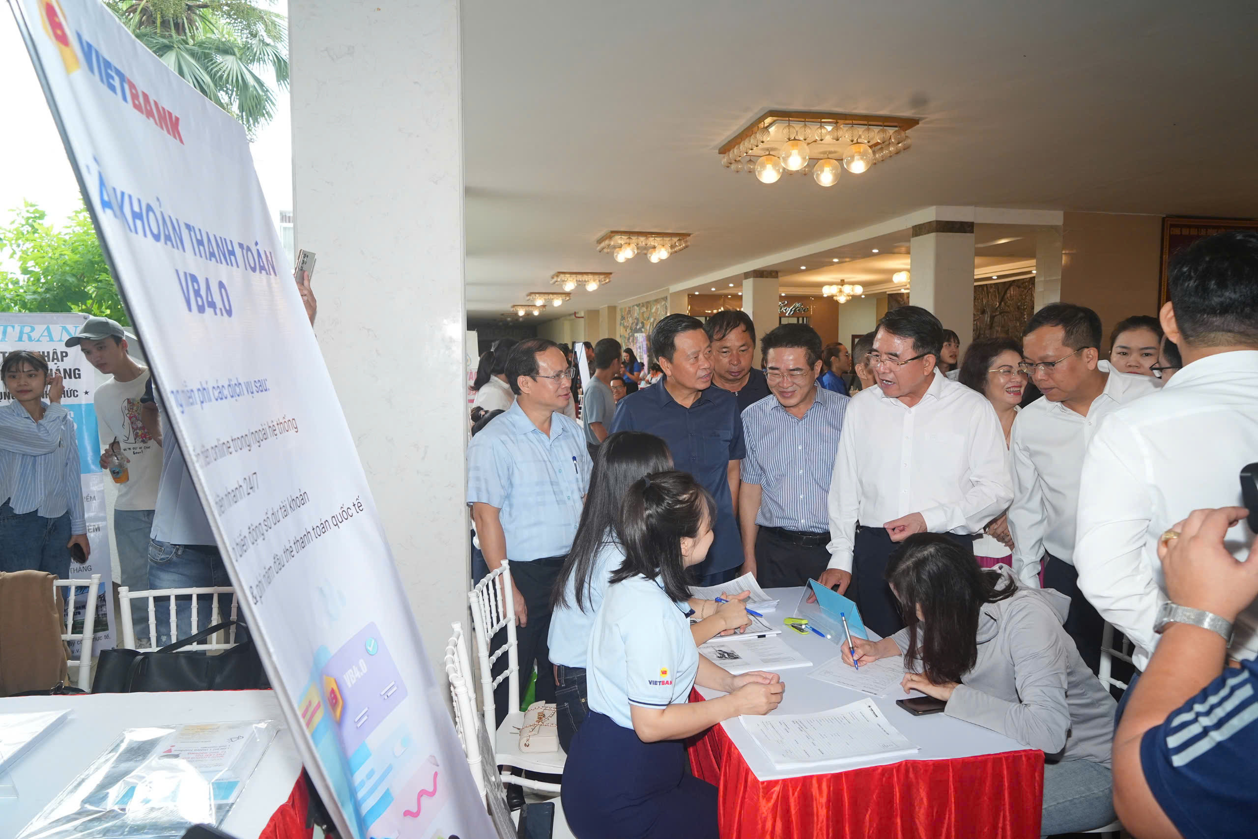 Phiên giao dịch việc làm và tư vấn nghề nghiệp Quận Ngô Quyền năm 2024 với 5.500 vị trí tuyển dụng, tuyển sinh